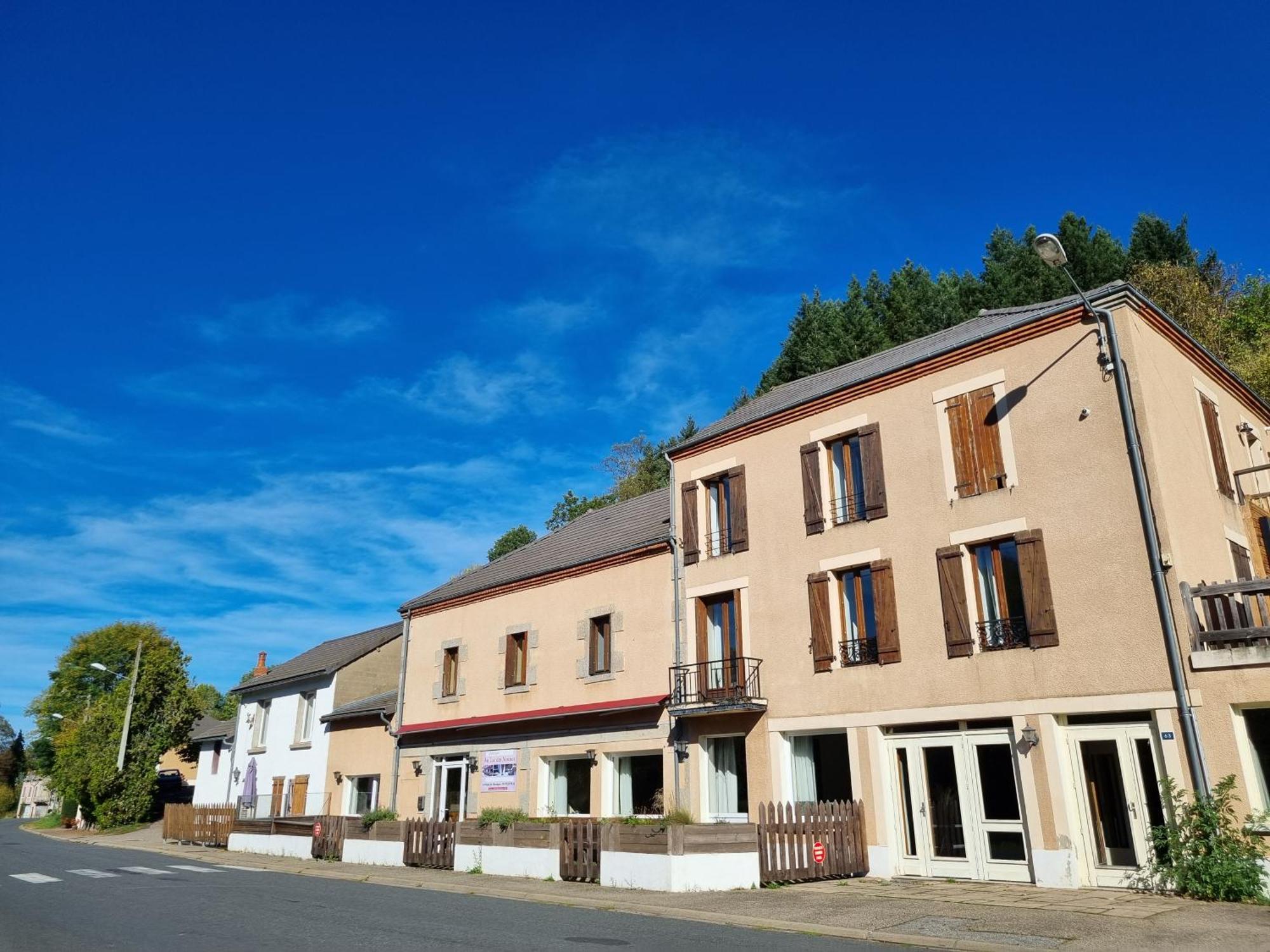 Au Beau Sejour Bed & Breakfast Le Mayet-de-Montagne Exterior photo